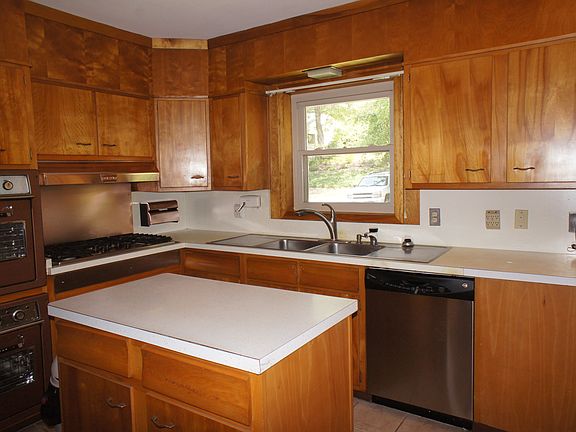 4th image of 430 Linden Pl
