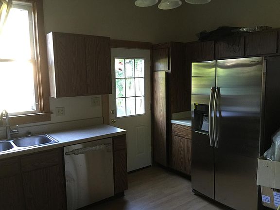 5th image of 650 S 9th St