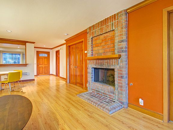 3rd image of 8860 Villa La Jolla Dr Unit 108