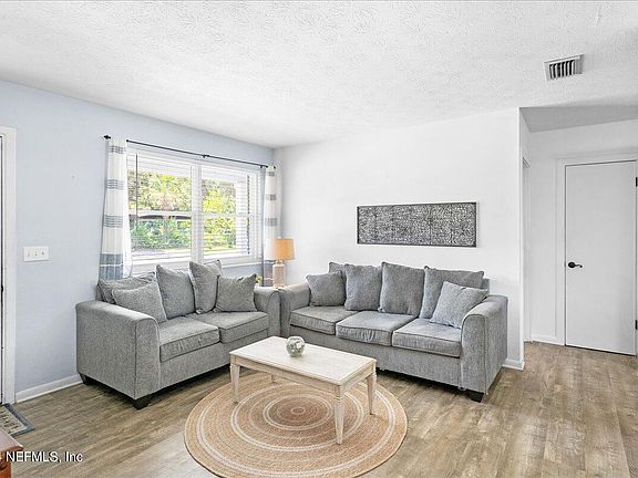 3rd image of 1127 GREEN CAY Avenue