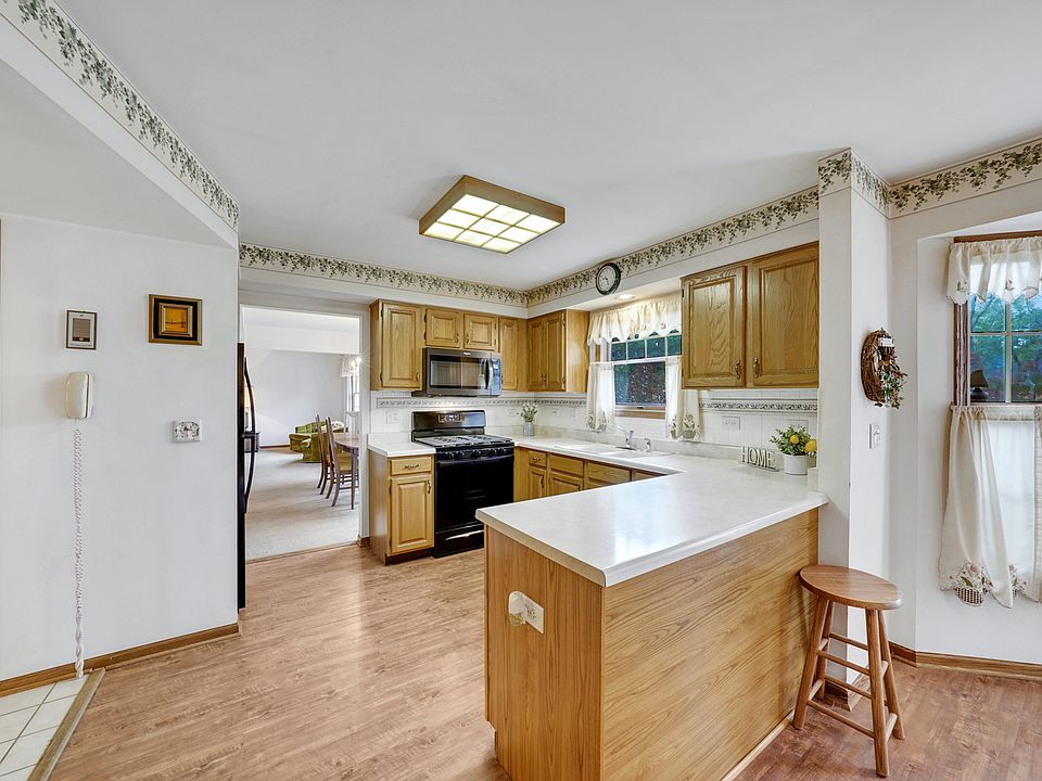 2nd image of 31 Sussex Cir