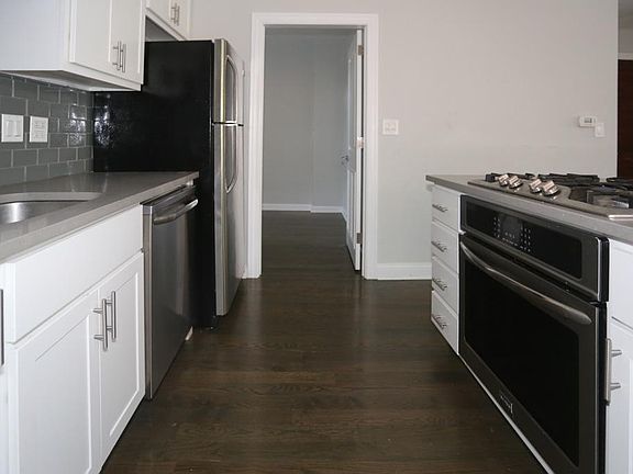 3rd image of 3846 N Southport Ave