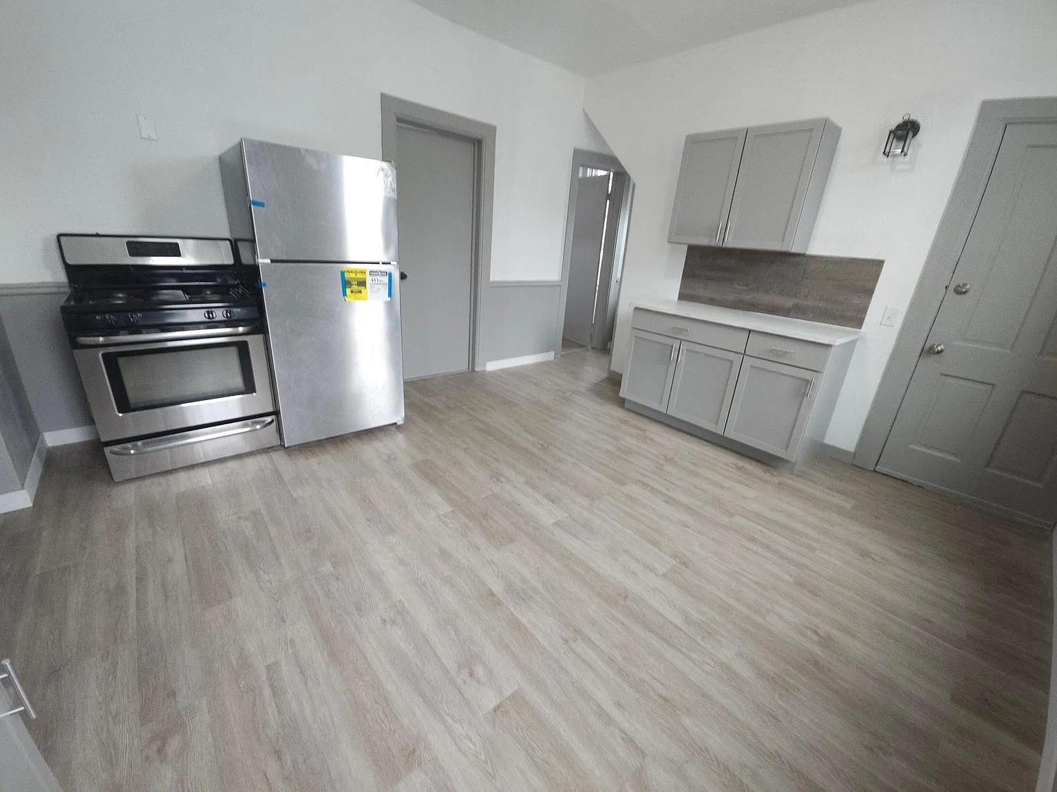 5 bed, 1250 sqft, $2,000 — Photo 2
