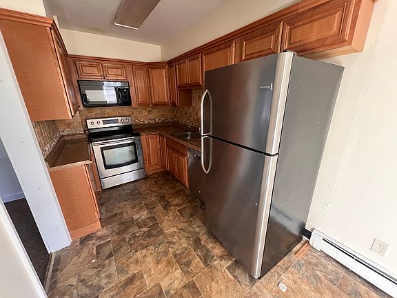 5th image of 205 Railroad Ave APT 2