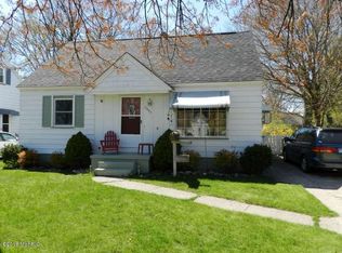 2693 Pinehurst Rd, Muskegon, MI 49441