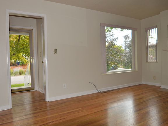 2nd image of 1053 E Kensington Ave