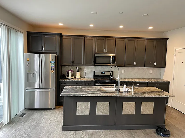 294 Kennedy Dr — Photo 9