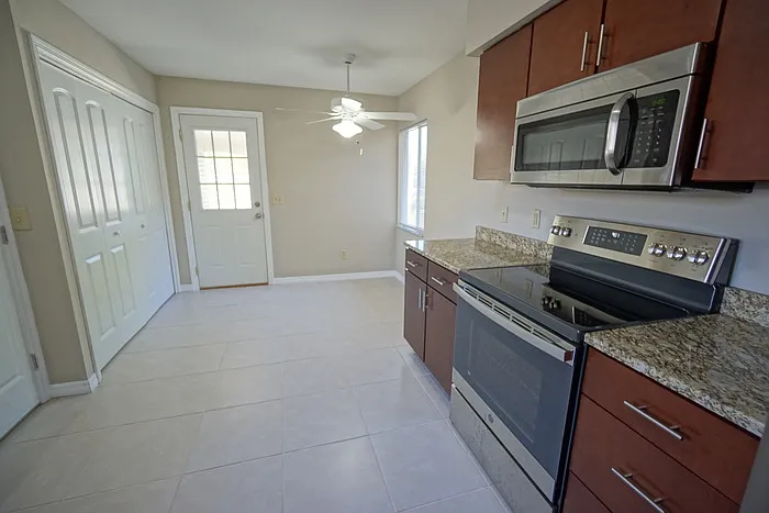 10411 Butia Pl — Photo 14