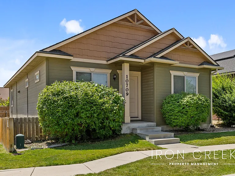 10709 W Wasdale Dr — Photo 1