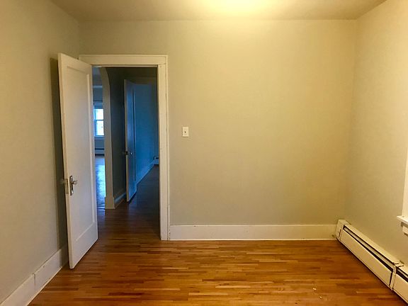4th image of 319 W Marquette St