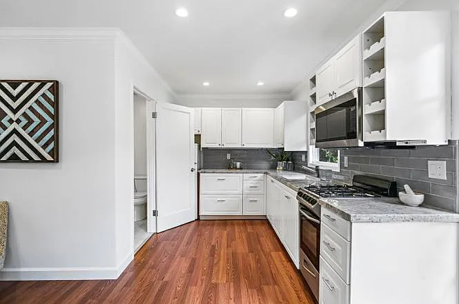 1116 Dufferin Ave #DETACHED COTTAGE — Photo 4