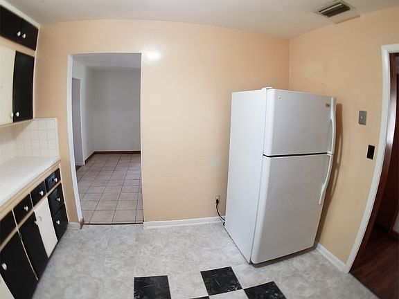 5th image of 2942 Red Oak Dr