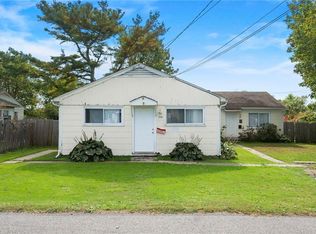 13 Woolsey Rd, Middletown, RI 02842