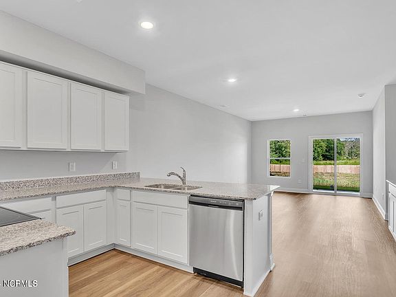4th image of 265A Arnette Dr #A