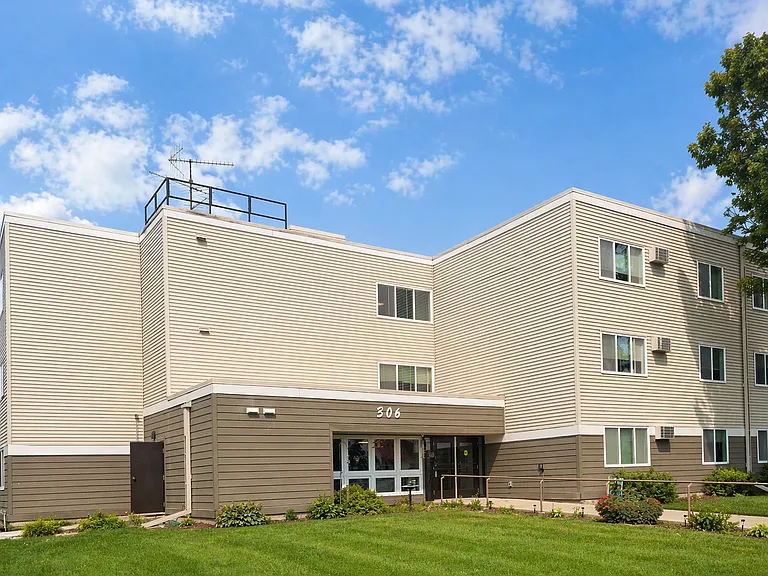Whispering Pines Apartments — Photo 26