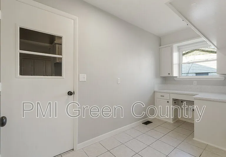1601 S 1st Pl — Photo 11