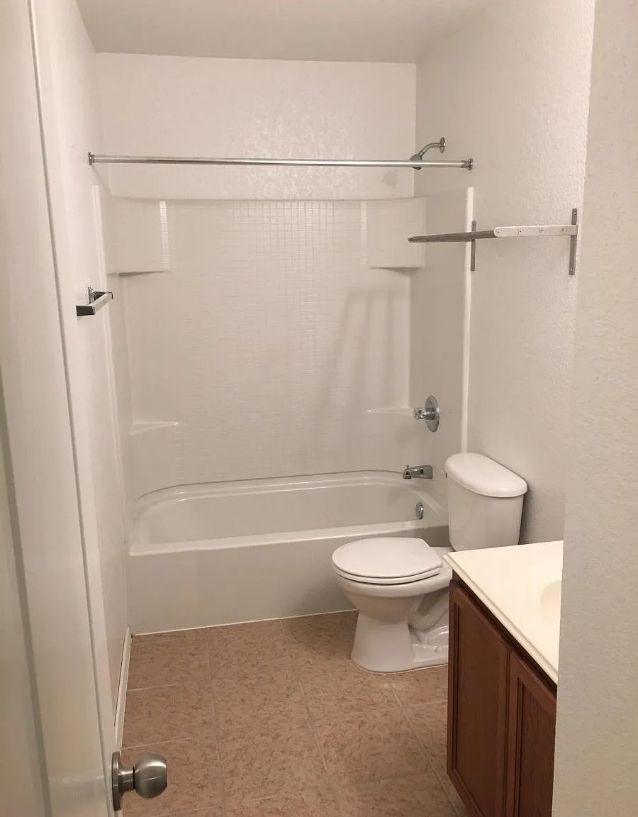 4 bed, 2358 sqft, $2,395 — Photo 3