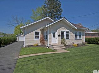 21 Colonial Rd, Smithtown, NY 11787