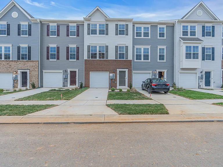 29 Extrovert Dr — Photo 2