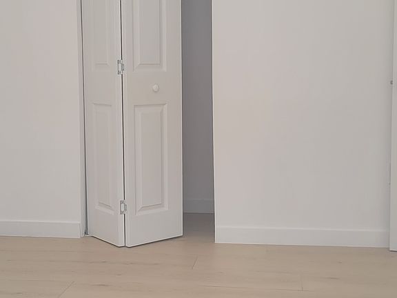 5th image of 1139 1/2 S Citrus Ave