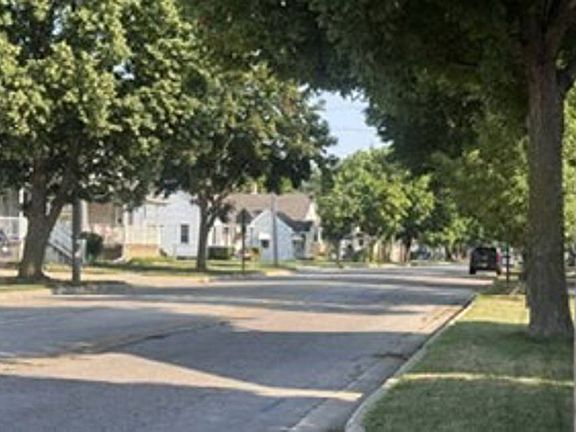 Exterior Neighborhood (street photo)