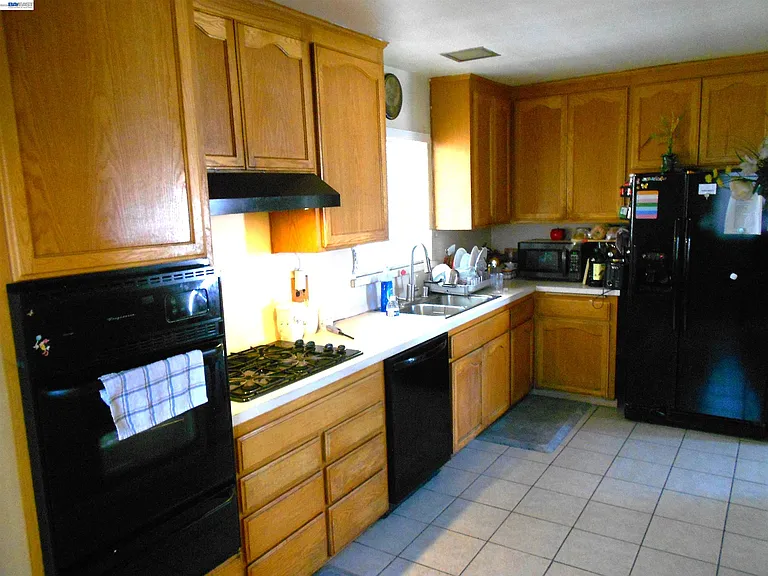 1257 Henderson Ln — Photo 2