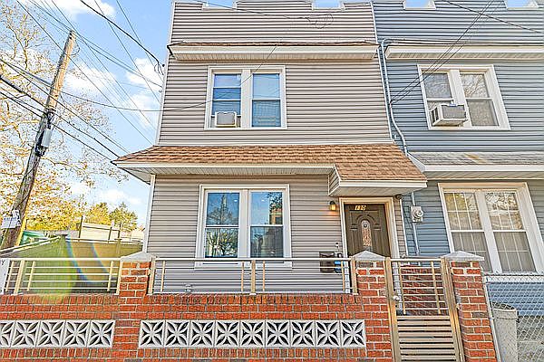 1st image of 130 Conklin Ave Floor 1