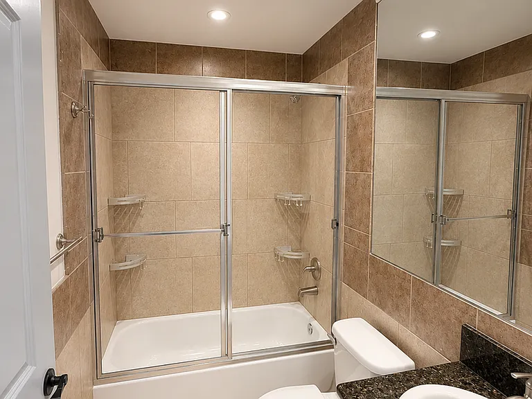 NoHo Liv Apartments — Photo 18