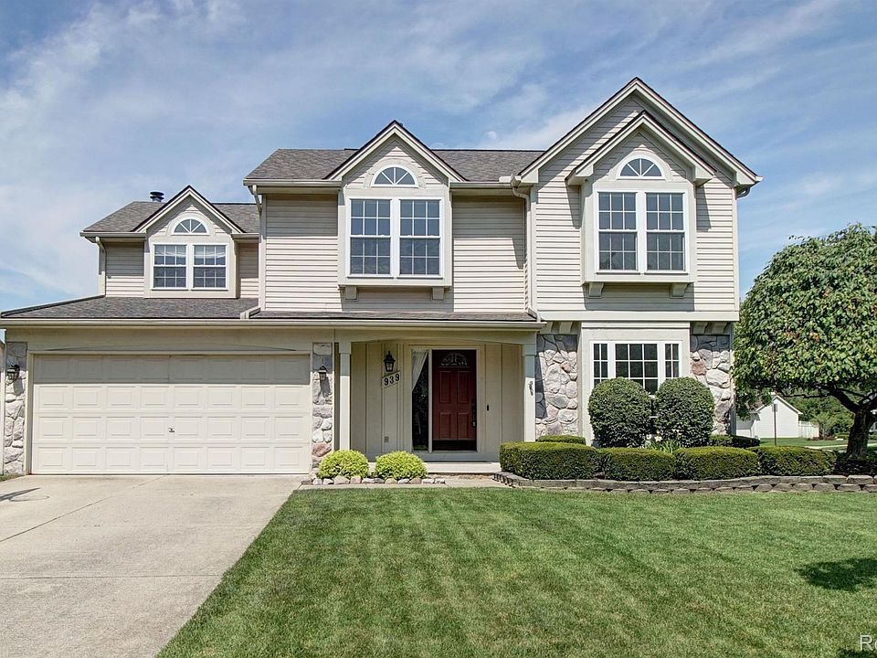 1st image of 939 S Parkwood Dr