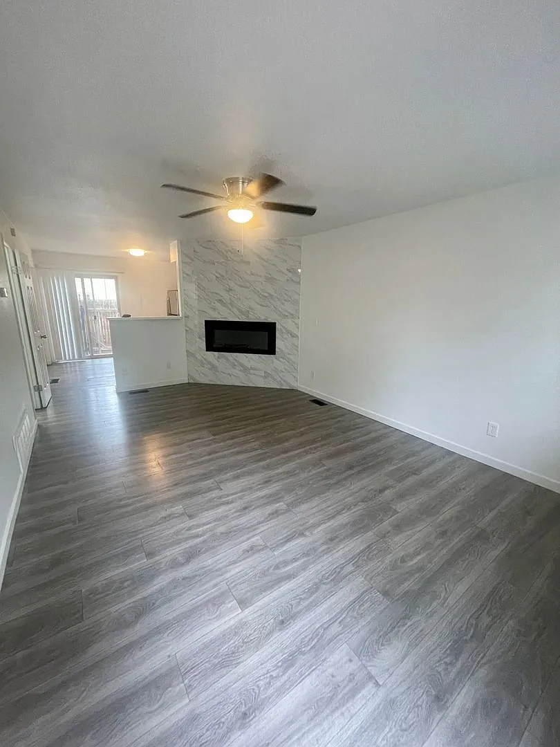 Charming Townhouse in a Quaint Neighborhood — Photo 3
