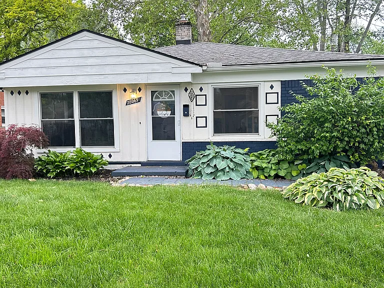 28069 Brentwood St — Photo 2