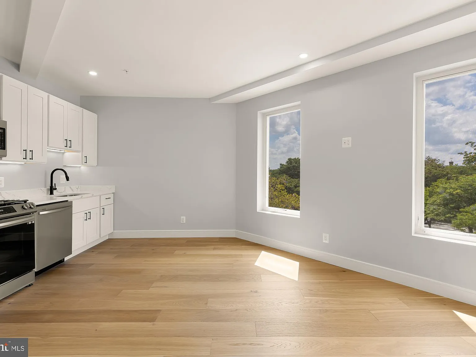 2 bed, 1.0 bath, 745 sqft, $3,500 — Photo 3