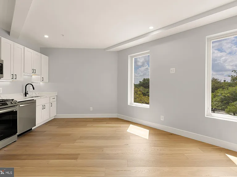 3215 Mount Pleasant St NW #202 — Photo 3