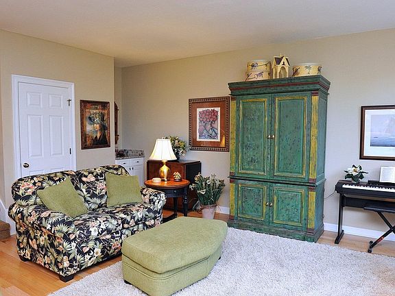 5th image of 8566 Turnberry Ct #8566