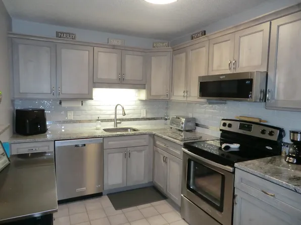 3 Bartemus Trail #103, Nashua, NH 03063