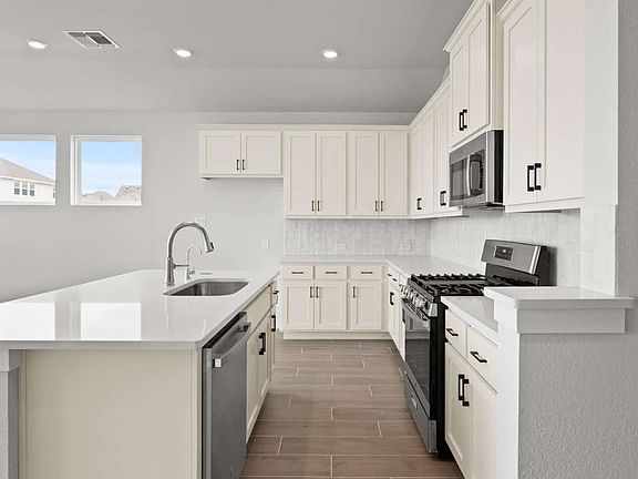 5th image of 241 Snowbell St