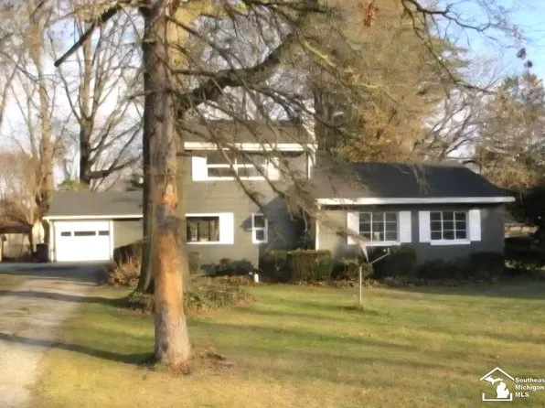 6790 Douglas Rd, Lambertville, MI 48144