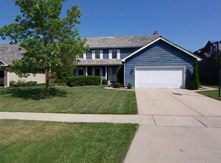454 Iron Horse Ct, Grayslake, IL 60030