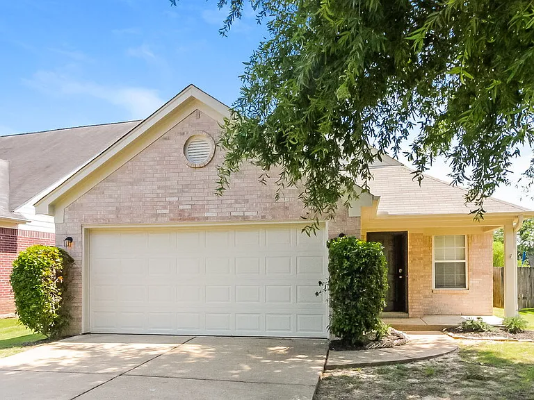 9961 Fox Run Dr — Photo 1