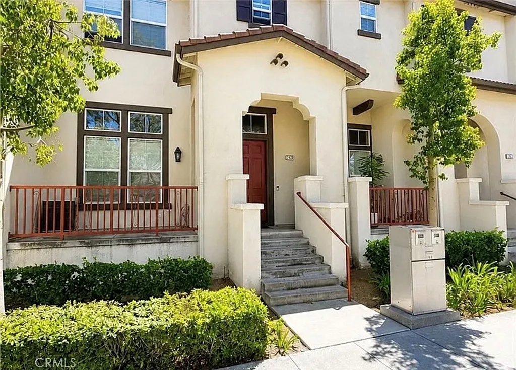 2 bed, 2.5 bath, 1623 sqft, $4,200 — Photo 1