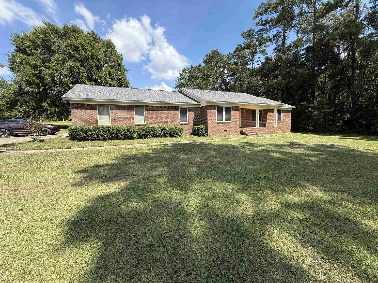 3 bed, 1924 sqft, $2,500 — Photo 2
