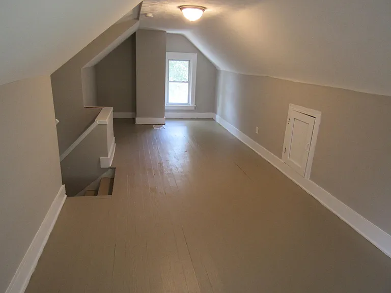 320 Zeller Ave — Photo 20