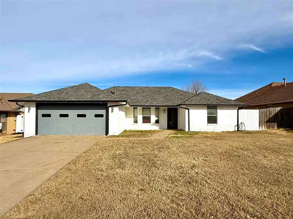 1121 Brentwood Dr, Ponca City, OK 74601