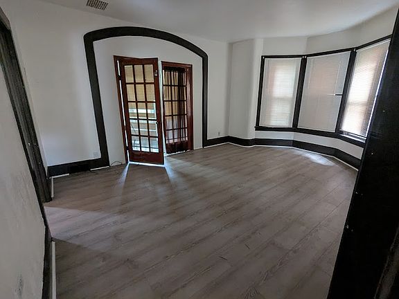 3rd image of 721 N Detroit Ave