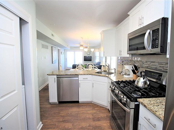 5th image of 610 E 14th St Floor 1