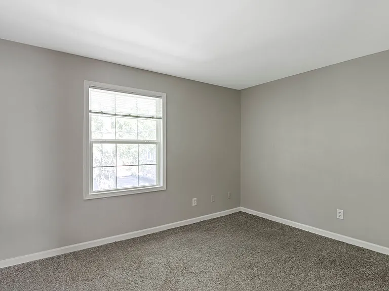 The Riverside Apartment Homes — Photo 18