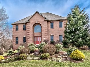 443 Settlers Village Cir, Cranberry Township, PA 16066
