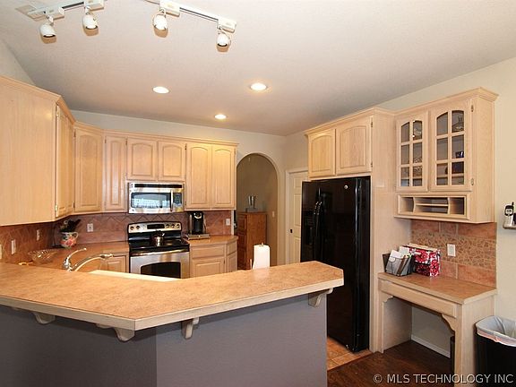 3rd image of 27020 W 11th St S