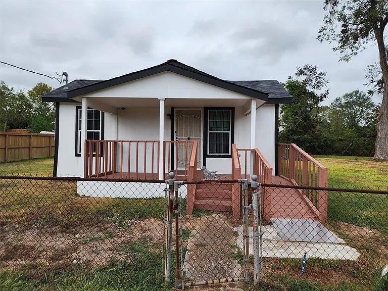 8215 Easter St — Photo 1