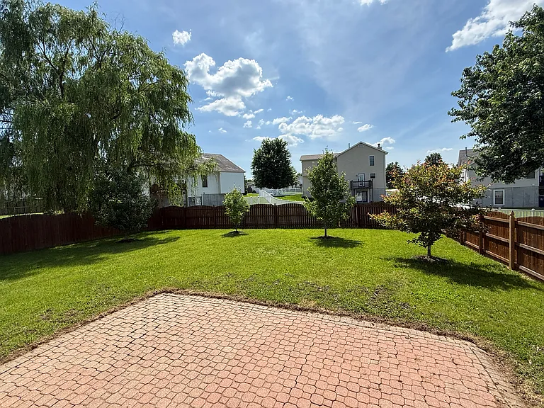 415 Harby Dr — Photo 3
